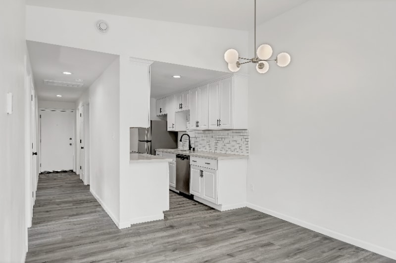 Building Photo - 10607 Des Moines Memorial Dr