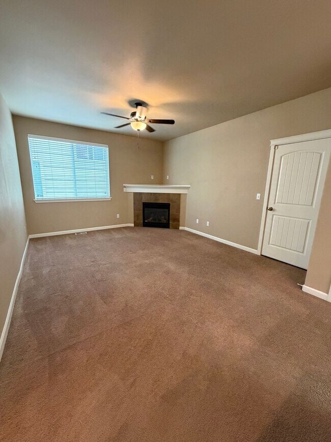 Building Photo - 1415 Grindstone Dr SE