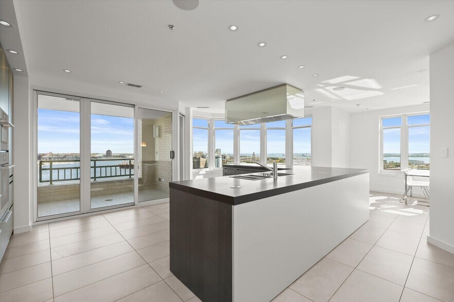 Building Photo - 100 Harborview Dr