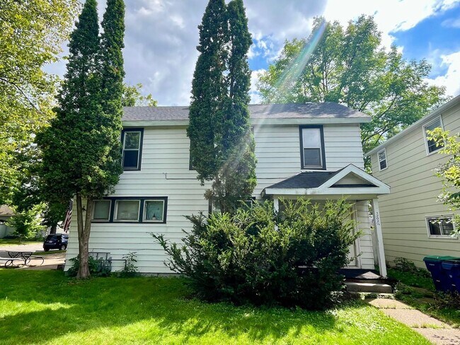 Building Photo - 1202 Prospect Ave