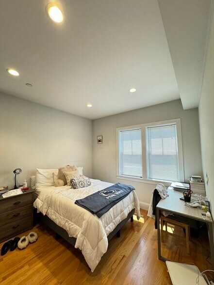 Building Photo - 387 W Broadway