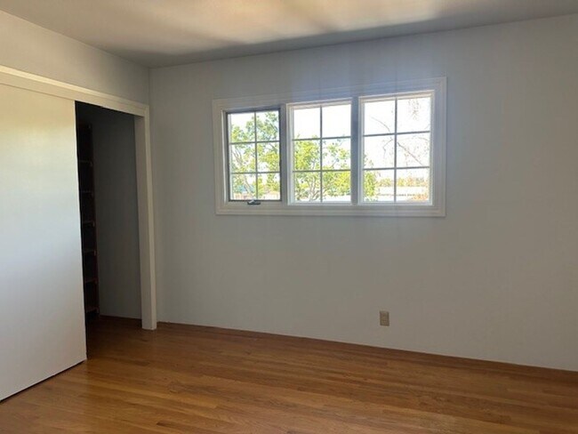 Building Photo - Nice 2-Story Single Family Home With Offic...