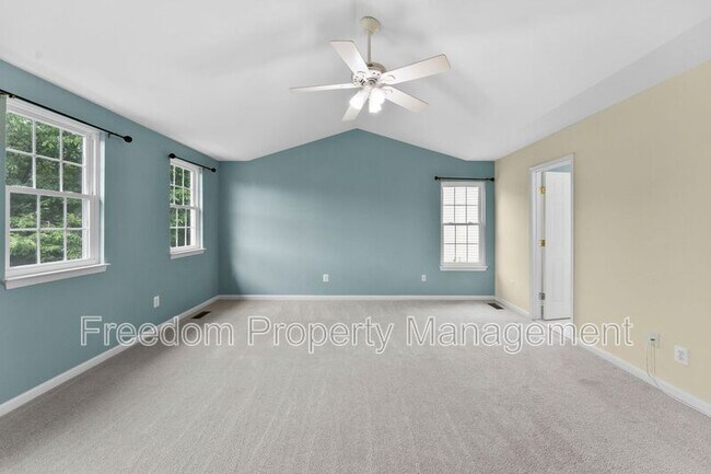 Building Photo - 9140 Worthington Dr