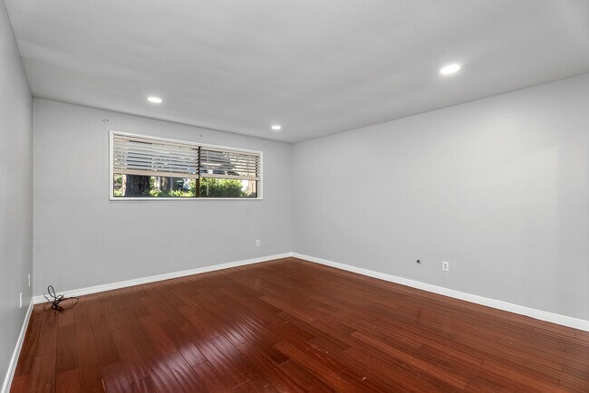 Building Photo - 31461 E Nine Dr