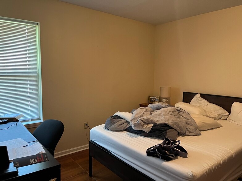 Building Photo - 6777 Colbert St