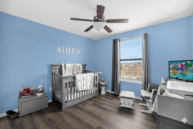 Building Photo - "Discover Spacious Elegance: 5-Bed, 3-Bath...
