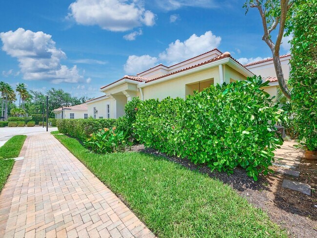 Building Photo - 530 Commons Dr
