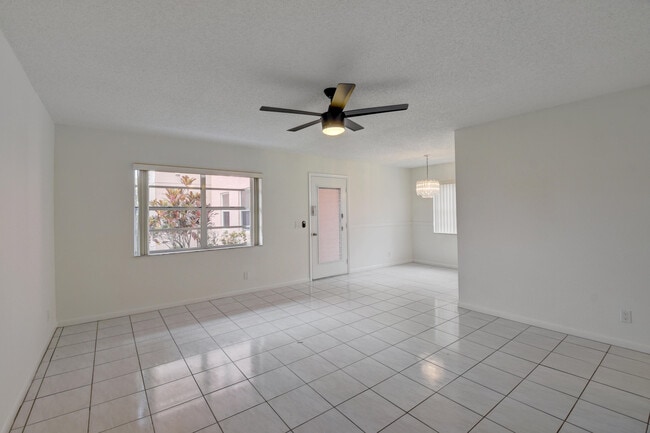 Building Photo - 548 Flanders L