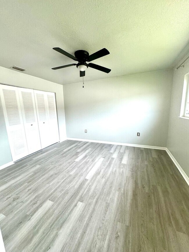Building Photo - Beautiful 2-bedroom, 1.5-bath condo