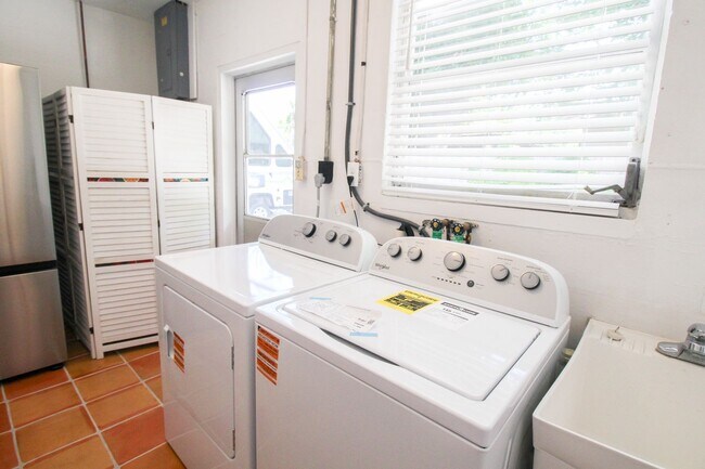 Building Photo - West of Trail Mid-Century Gem with New Designer Kitchen & Oversized Corner Lot