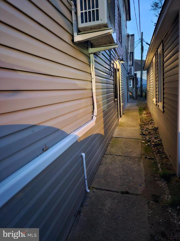 Building Photo - 14 West Ave