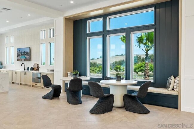 Building Photo - 5050 Avenida Lugano