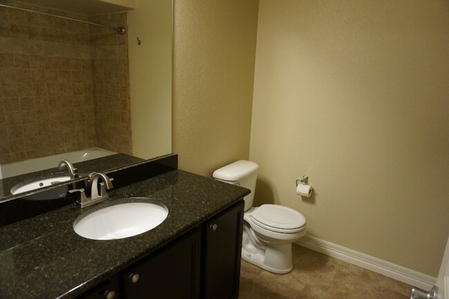 Building Photo - 1611 Jennifer St