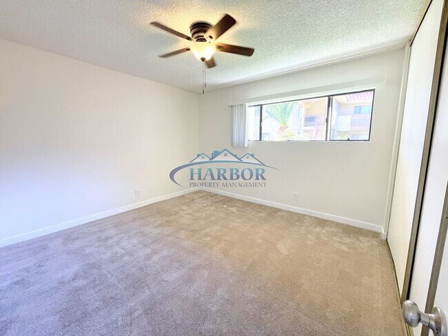 Building Photo - 949 W 26th St