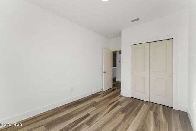 Building Photo - 6997 Patronis Dr