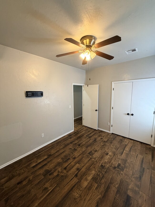 Building Photo - 1929 Lariat Cir