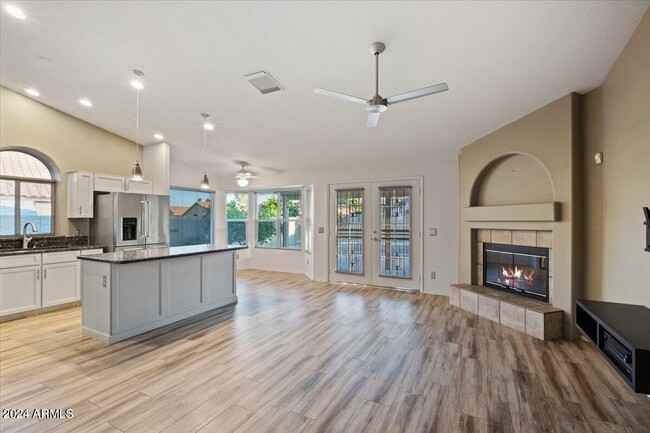 Building Photo - 5623 E Gelding Dr