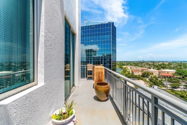 Building Photo - 300 S Australian Ave