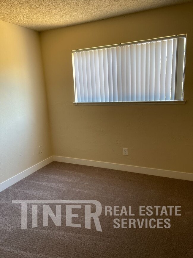 Building Photo - 7827 Zenith Dr