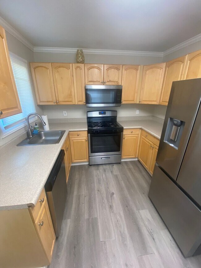 Building Photo - $2490 / 2 BR - GORGEOUS RECENTLY REMODELED CENTRAL LIVERMORE DUPLEX UNIT