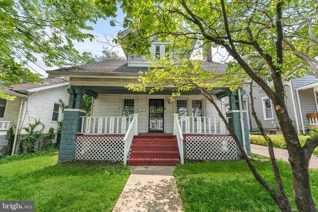Building Photo - 3006 South Dakota Ave NE