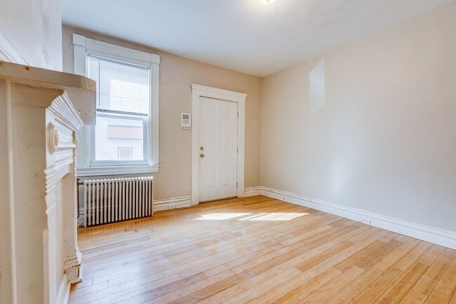 Building Photo - AVAILABLE JUNE 2026 - Spacious 2 Bedroom Home w/ SECONDS from Shiloh & Grandview!