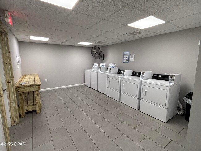 Building Photo - 5505 Sun Harbor Rd