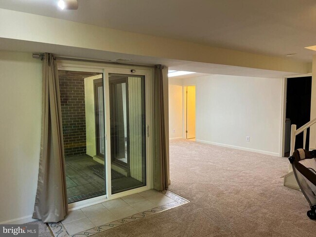 Building Photo - 9547 Fern Hollow Way