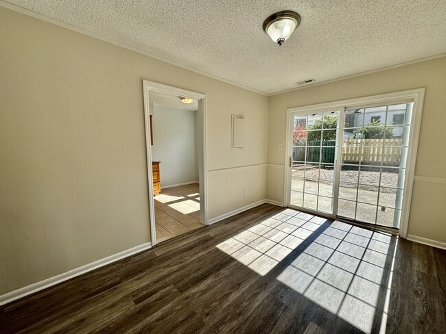 Building Photo - Updated 3-Bedroom Townhome 03-25-26!! Fenced yard, excellent School Zones!!