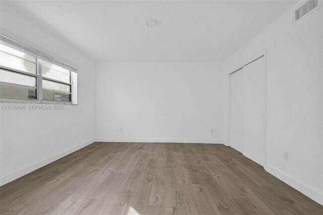 Building Photo - 8295 NE Miami Ct