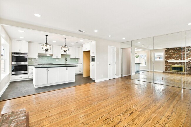 Building Photo - 2779 Cornell Pl