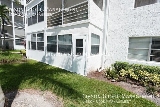 Building Photo - 3000 E SUNRISE LAKES Dr