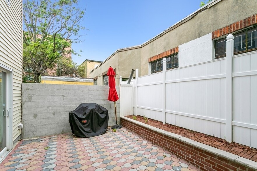 Backyard - 320 6th St