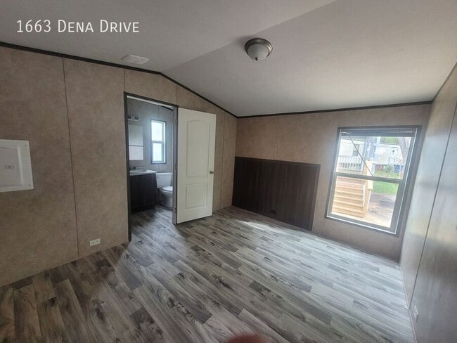 Building Photo - 1663 Dena Dr