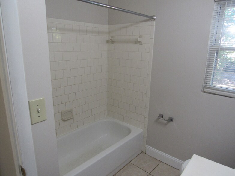 Building Photo - 4014 Maine Ave