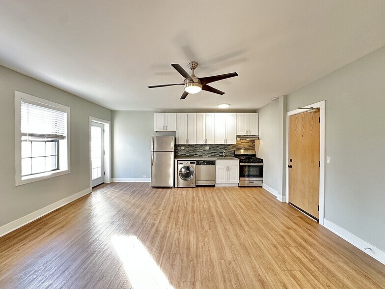 Building Photo - 735 Judson Ave