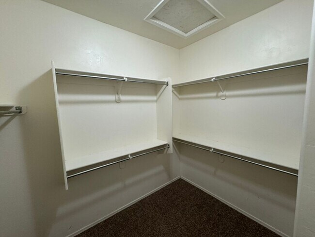 Building Photo - 467 E Calle De Ocaso