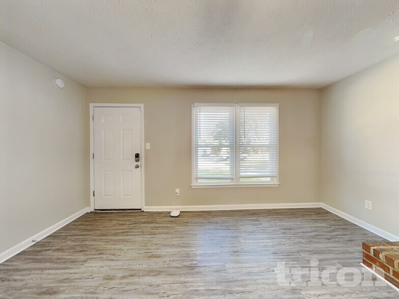 Building Photo - 355 Paula Ct