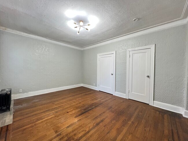 404 Union Ave 202 - 390 Union Ave