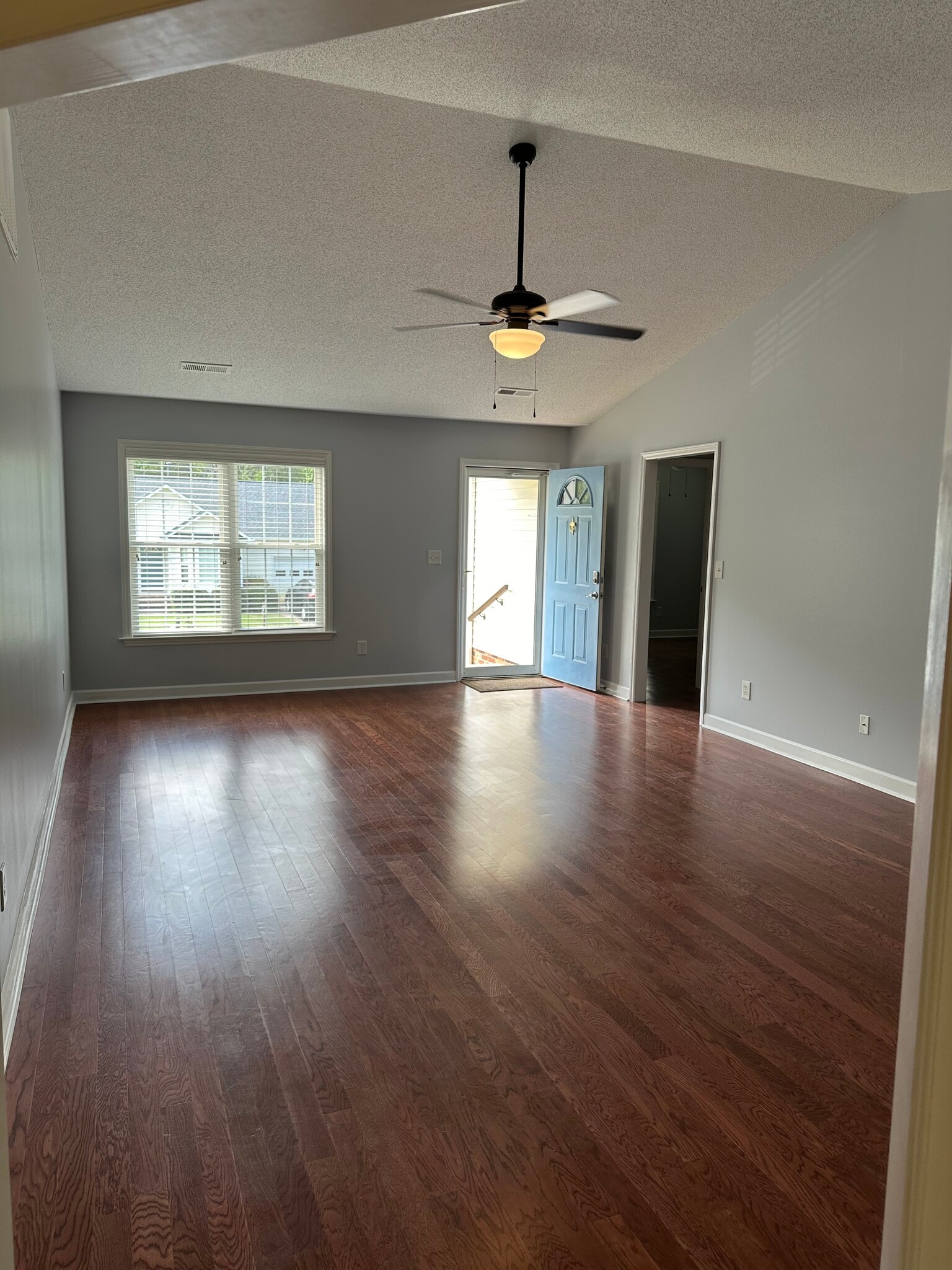 Living room - 1524 Hawkcrest Ln