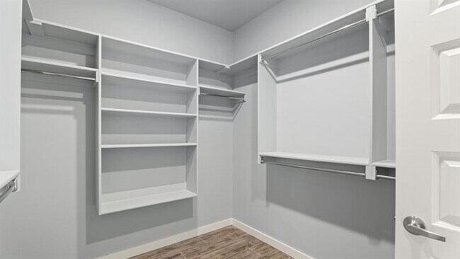 Building Photo - 214 Olde Ml Ct