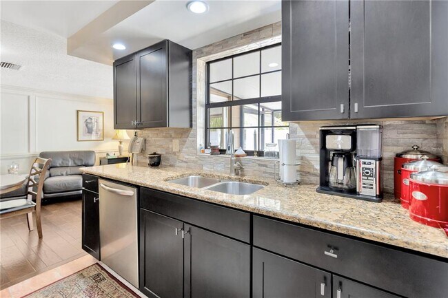 Building Photo - 4909 S Elberon St
