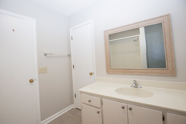 Building Photo - 50 Surry Cir N
