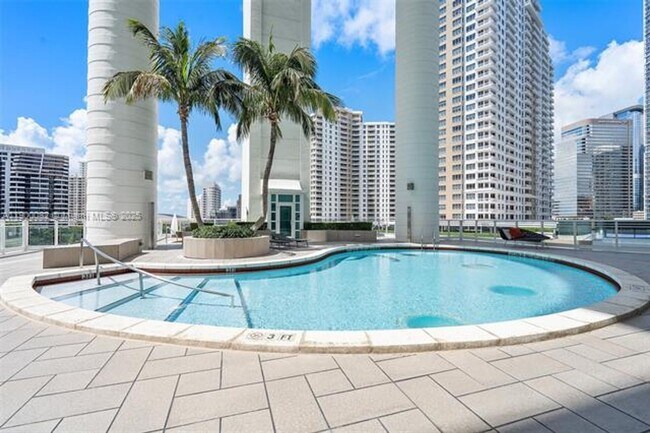 Building Photo - 900 Brickell Key Blvd