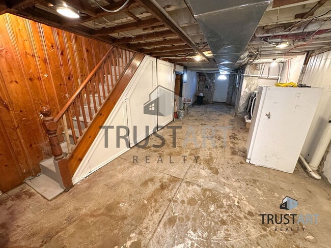 Building Photo - 805 Lindley Ave