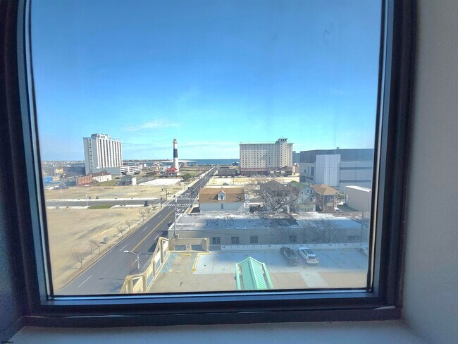 Building Photo - 526 Pacific Ave