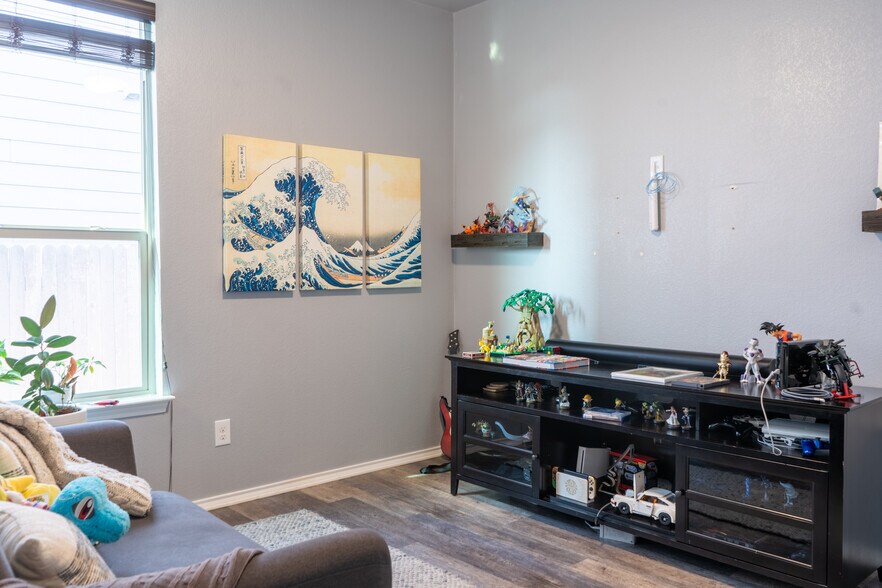 Building Photo - 14101 James Garfield St