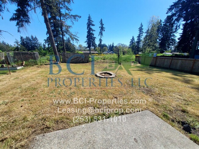 Building Photo - Highly Desired 2 bedroom duplex with garag...