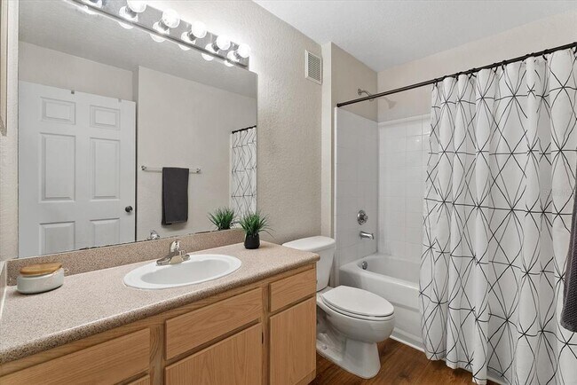 Building Photo - 7411 Vista Way