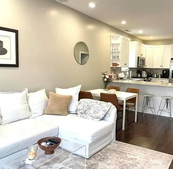 Building Photo - 2736 N Wilton Ave